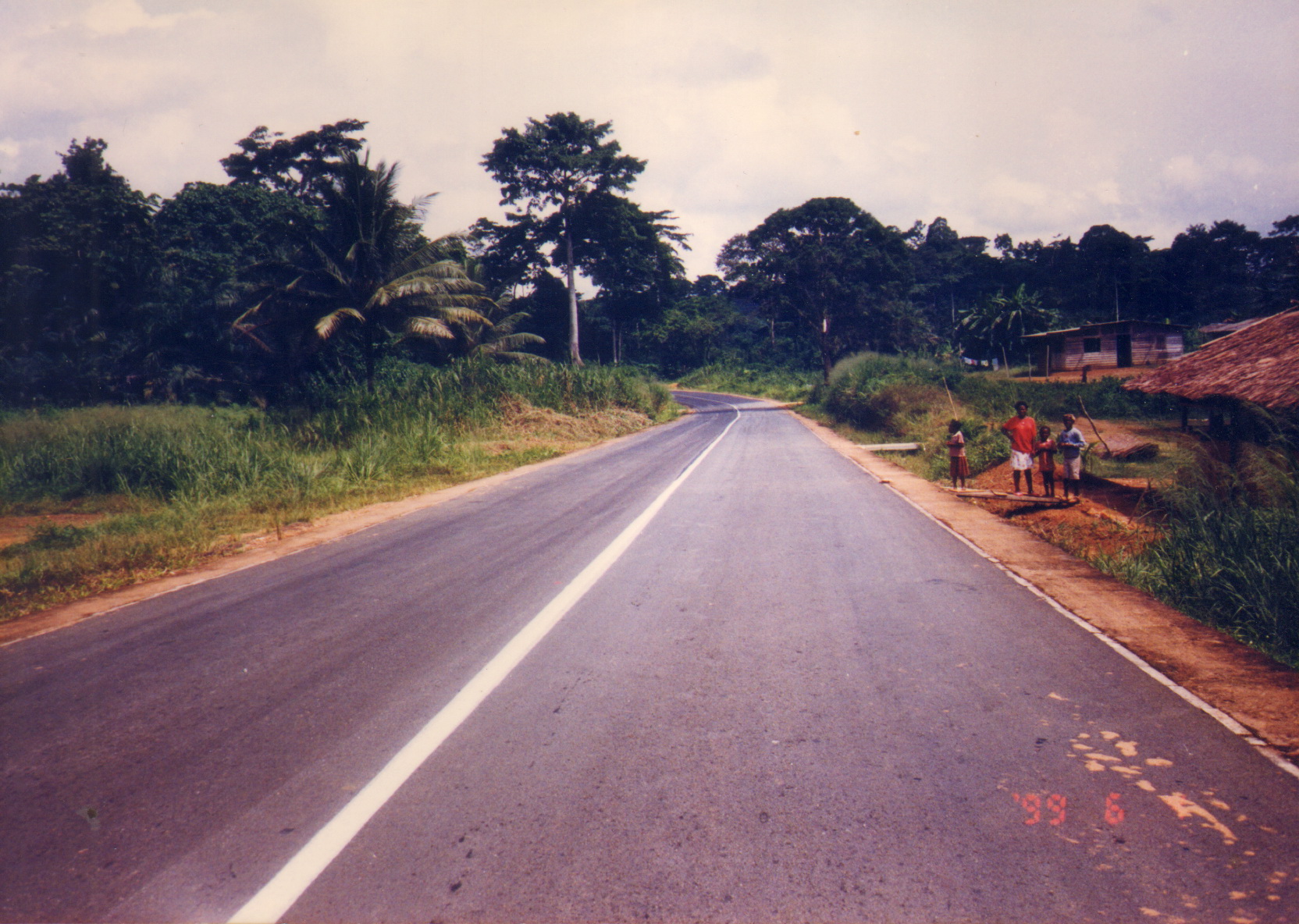 赤道几内亚——涅方-恩圭公路